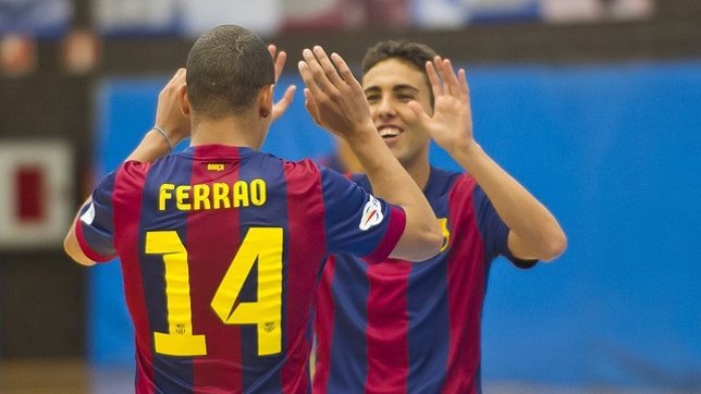 Aicardo y Ferrao celebran un gol del Barcelona