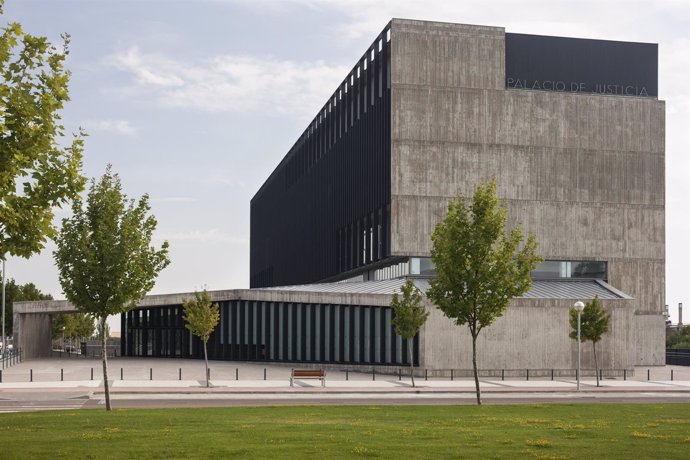 El Palacio de Justicia de Huesca celebra una jornada de puertas abiertas.