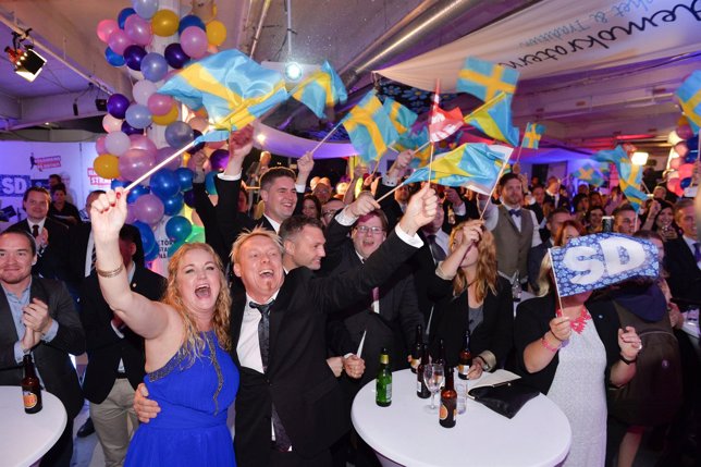 Simpatizantes del partido xenófobo sueco Demócratas Suecos