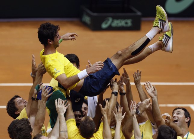España cae ante Brasil y abandona la elite en la Copa Davis