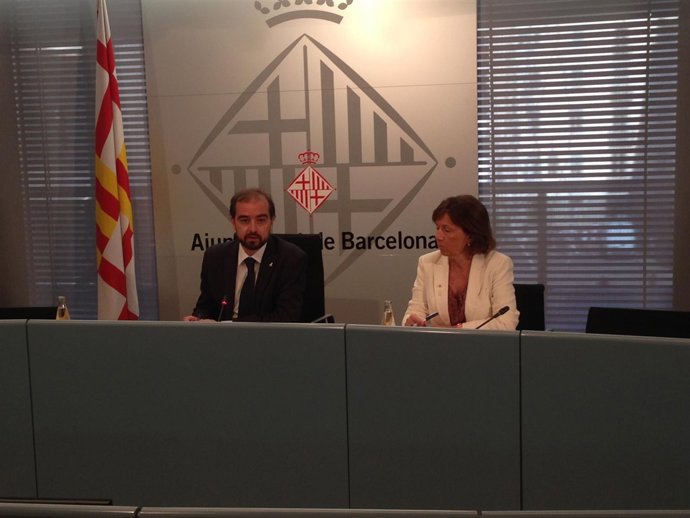 El concejal de Educación, G.Ardanuy, y la secretaria de Educación, M.Jesús Mier