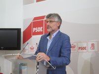 El PSOE advierte de que Monago hace una política fiscal "muy de derechas"