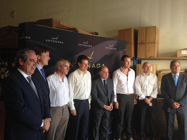 Villanueva visita las instalaciones de Antonaga en Briviesca (Burgos)