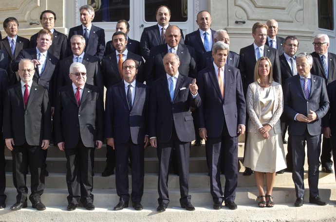 Asistentes a la conferencia de París, incluidos François Hollande y Fuad Masum