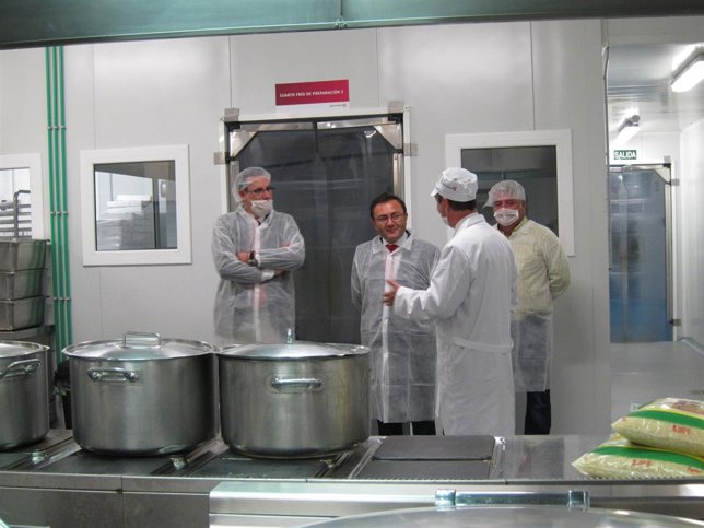 Heredia visita las instalaciones de Serunión Málaga, comedores escolares