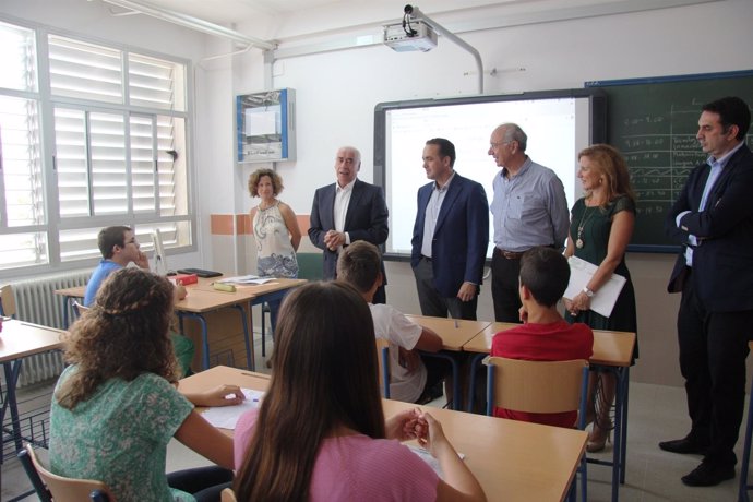 Luciano Alonso inaugura el curso de Secundaria 2014-15 en Valencina (Sevilla)