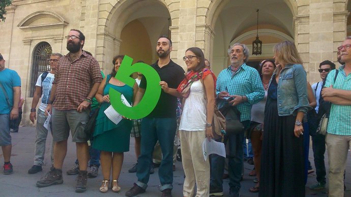 Presentación de Ganemos en la Plaza Nueva.