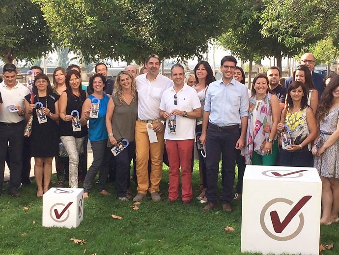 En el centro: el alcaldable de CiU por Lleida Antoni Postius