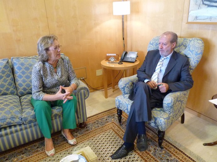 Villalobos y la alcaldesa de Aznalcázar