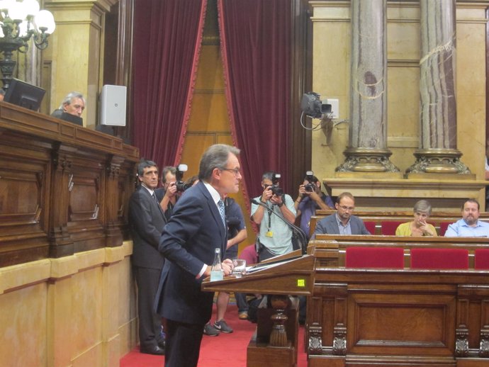Pleno del Parlament con el presidente de la Generalitat Artur Mas