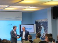 (AMP) Feijóo asegura que Tellado reúne "dedicación y generosidad" y le encomienda "dar la cara"