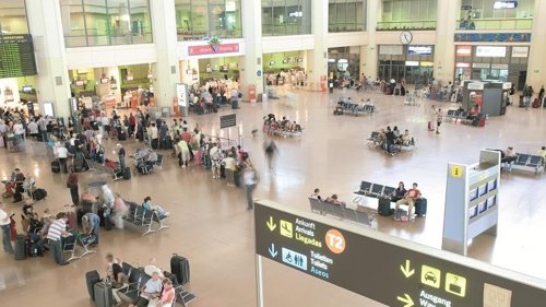 Aeropuerto, turismo, turistas, viajeros, terminal 2, avión