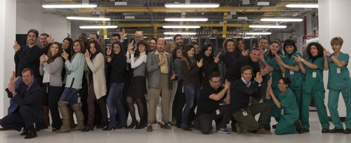 El equipo de la compañía Interxion posa con Santiago Segura en Torrente 5