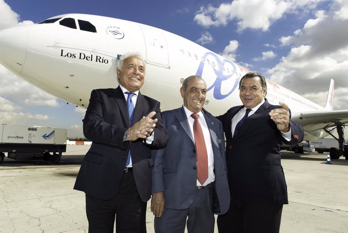 Bautizo de un Airbus de Air Europa con Los del Rio y Juan José Hidalgo President