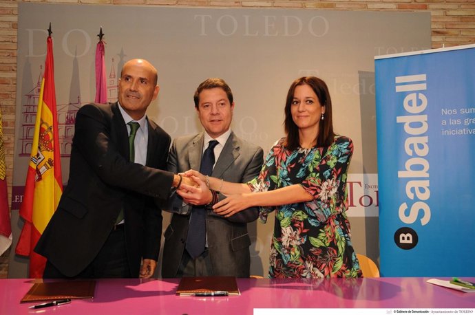 Firma del convenio con Banco Sabadell