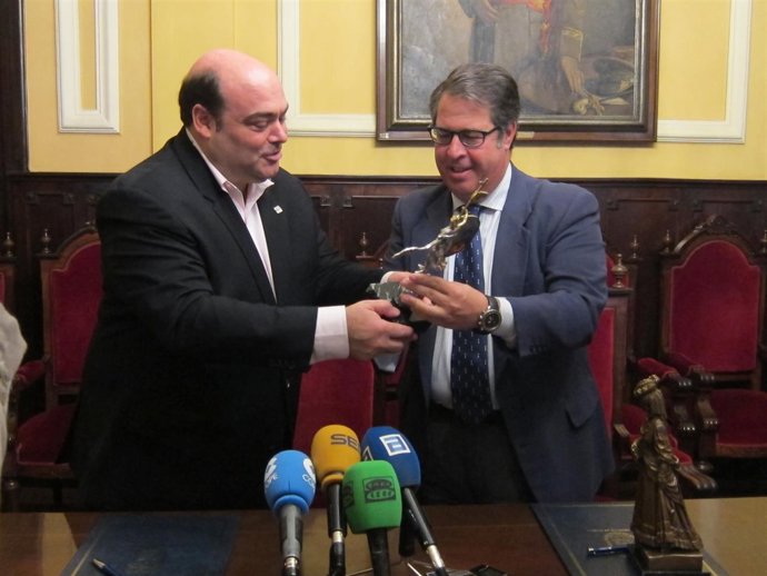 Agustín Iglesias Caunedo y Gregorio Serrano López, Ayto de Sevilla