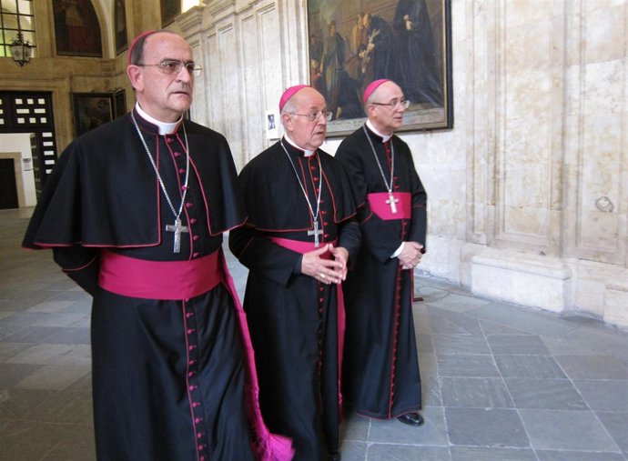 Autoridades eclesiásticas en la inauguración del curso académico de la UPSA