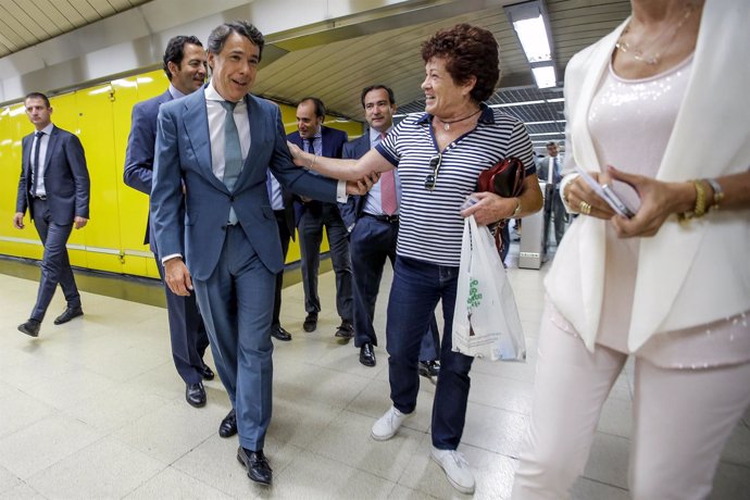 Ignacio González en el Metro