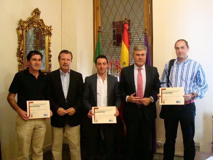 Entrega de ayudas del Plan Urban en el Ayuntamiento de Jaén