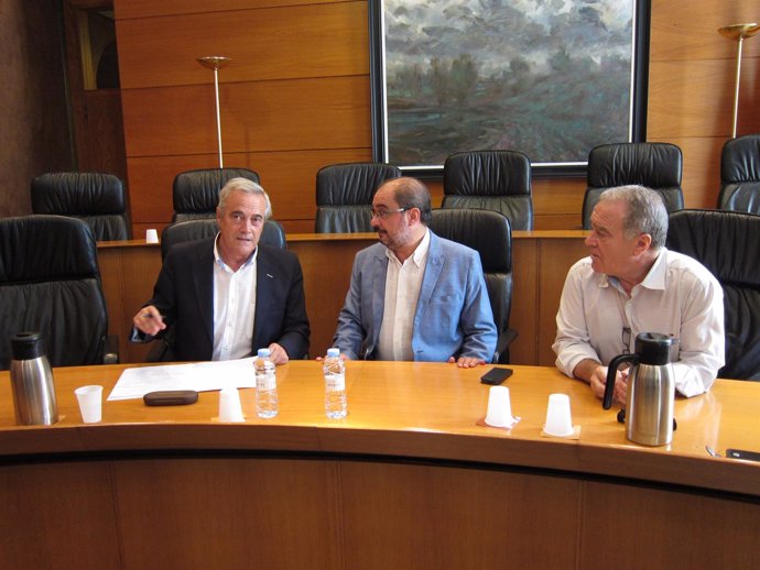 Lambán ha presidido la reunión del grupo parlamentario Socialista en las Cortes