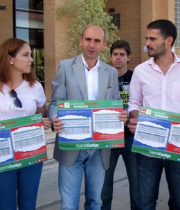Noelia Suárez y José Carlos Durán, de JSA,  y Francisco Conejo, PSOE-A