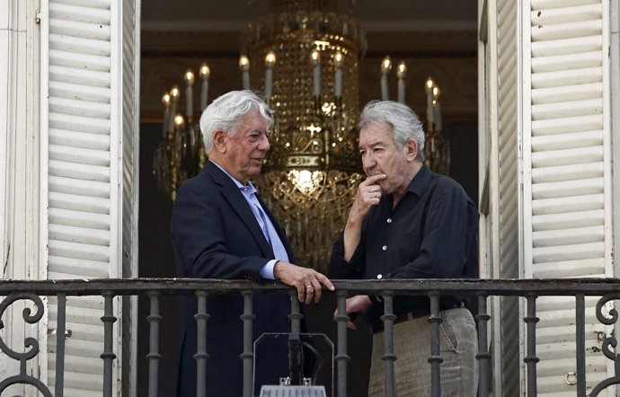 Mario Vargas Llosa y José Sacritán