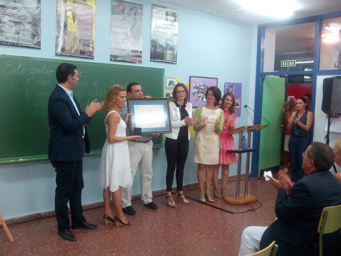Entrega simbólica de los galardones.