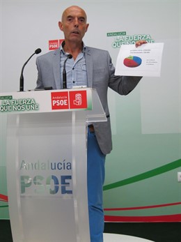 El diputado Antonio Hurtado en la sede del PSOE de Córdoba