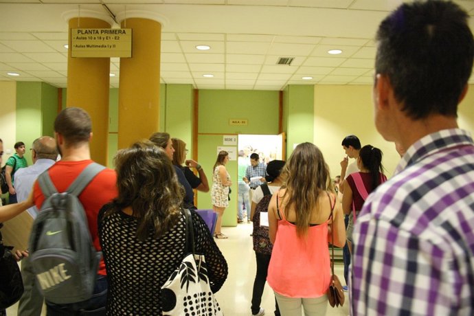 Alumnos se preparan para entrar en Selectividad