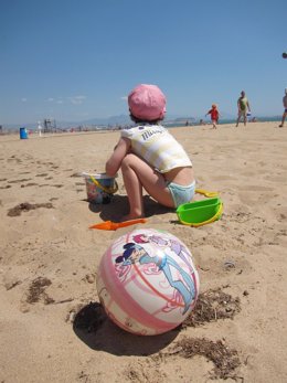 Niño En Una Playa