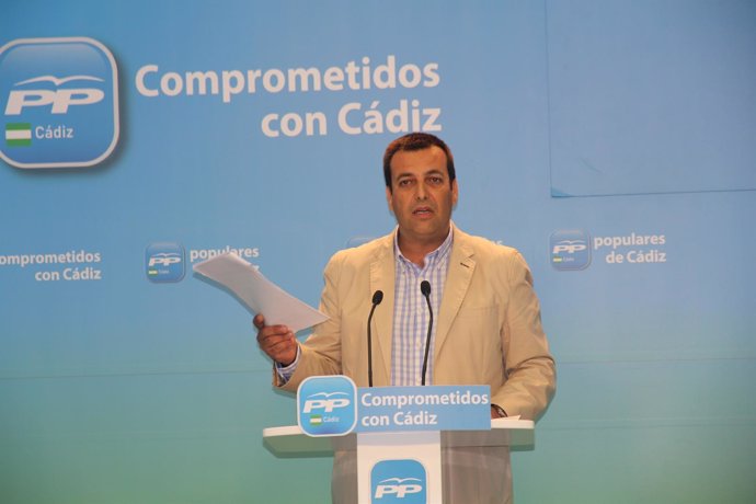 Ruiz Canto en rueda de prensa
