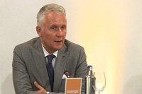 (Ampl.) Orange dice que la compra de Jazztel le sitúa "muy próximo" al segundo operador