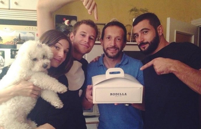 María Valverde, se olvida de Mario Casas, con sus Hermanos Antonio Velazquez T5