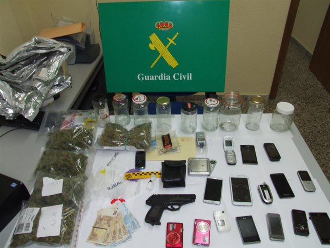 Material intervenido en operativo contra el tráfico de drogas en O Barco (Ourens