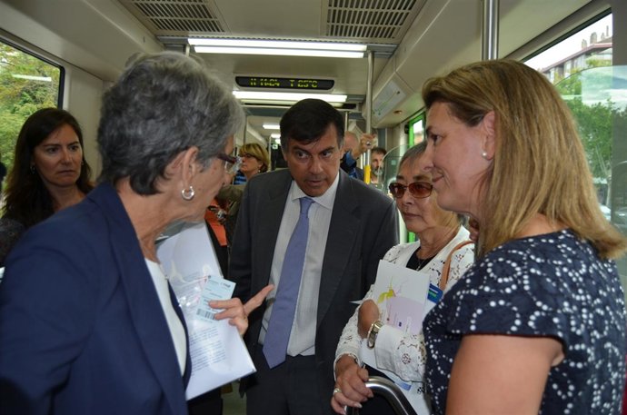 Oregi con la delegación del Senado de California