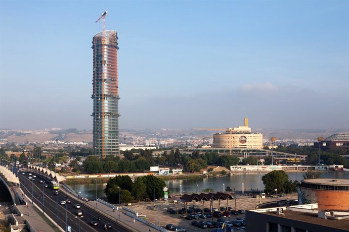 Complejo de la torre Pelli en Sevilla