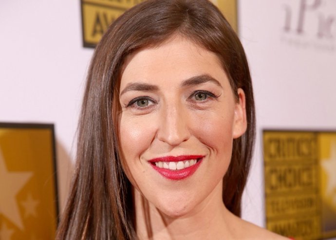 La recatada Mayim Bialil, en contra de todo lo que tiene carga sexual