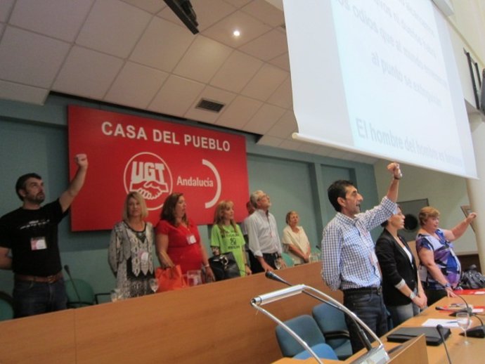 Comité  de UGT-A con Carmen Castilla con camiseta de apoyo a empleados de Ence