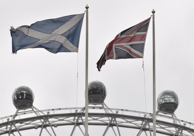 Banderas de Gran Bretaña y Escocia