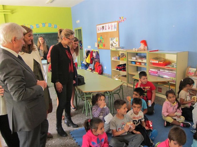 Cristina Teniente Visita El Colegio Cervantes En Cáceres