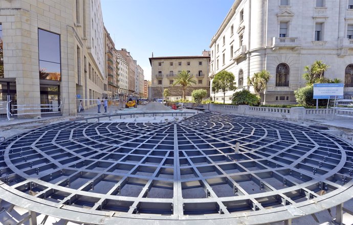 Instalación de la plataforma giratoria en la calle Cádiz