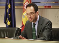 El PSOE estará "en contacto" con el Gobierno, que tiene que "aplicar con normalidad el Estado de Derecho"