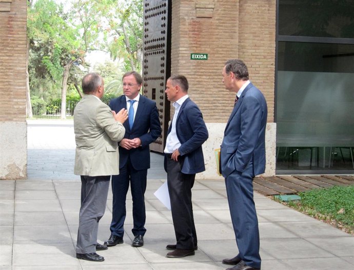 Moragues tras la reunión con la Plataforma de Afectados por Ayudas a la Vivienda