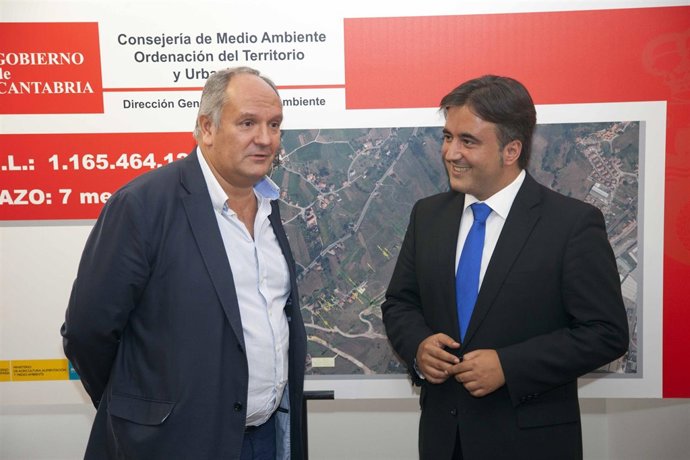 El consejero de Medio Ambiente y el alcalde de Camargo