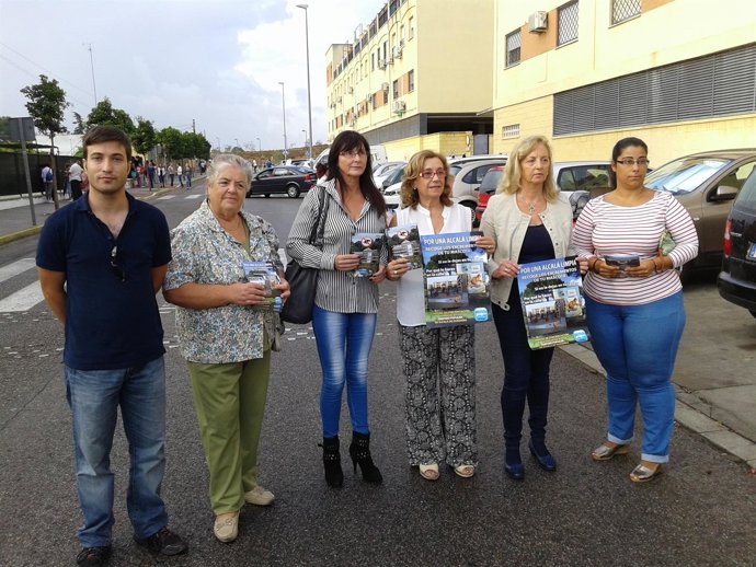 Campaña de concienciación del PP de Alcalá contra los excrementos en vía pública