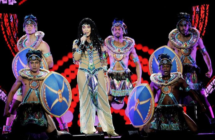 "Dressed 2 Kill" Cher Demandada Por Racista Demasiados Negros En El Escenario