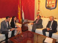 Pedro Sanz se ha reunido con los Vendimiadores de las Fiestas de San Mateo