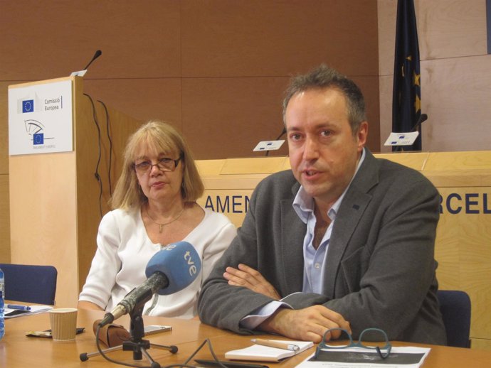Joan Carles Girauta, eurodiputado C's y Pilar Calvo, jefa de del PE en Barcelona