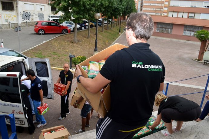 Recogida de alimentos en el maratón solidario de balonmano
