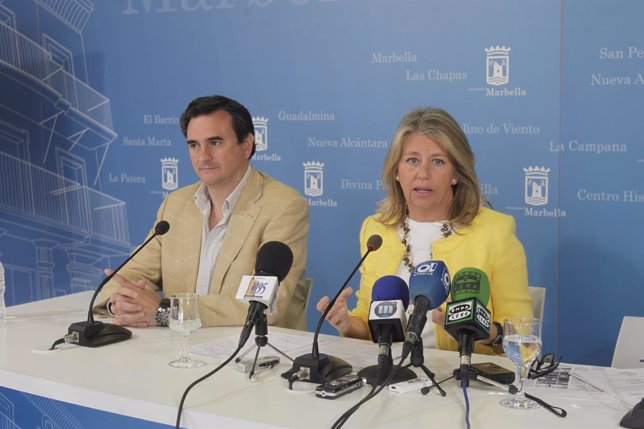 La alcaldesa de Marbella, Ángeles Muñoz, y el portavoz municipal del PP